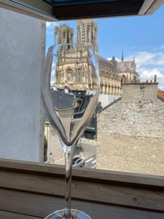 Ferienwohnung Duplex Hammam Au Pied De La Cathedrale Avec Vue Reims Exterior foto